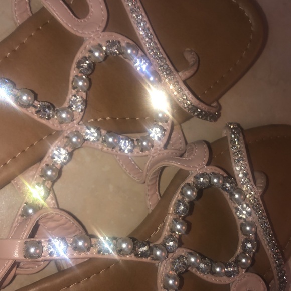 Light pink cute Sandles with pearls - Picture 4 of 5